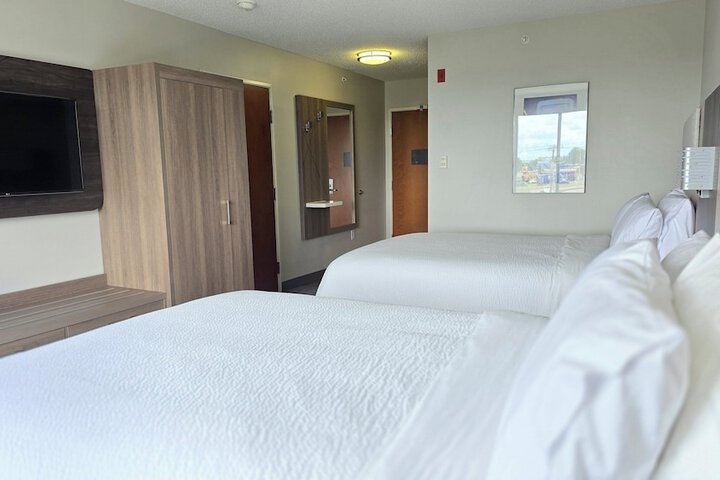 Holiday Inn Express Hotels and Suites Dayton North Tipp City by IHG