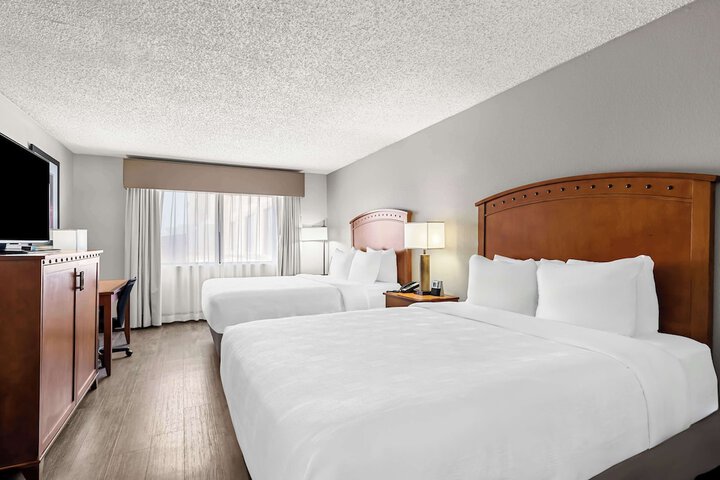 Room 32 of 40