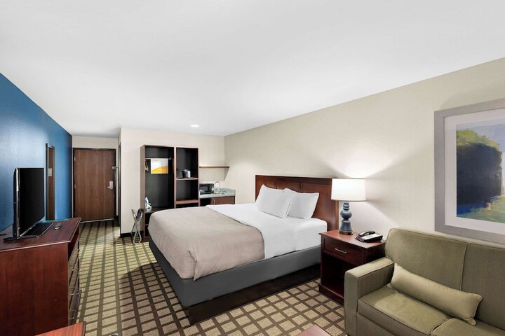 Room 30 of 38