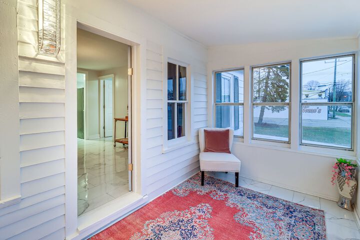 Michigan Retreat w / Screened-in Porch Near Lakes!