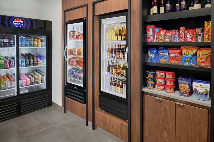 Courtyard by Marriott Kansas City Shawnee