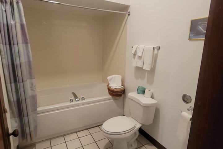 Room 8 of 16