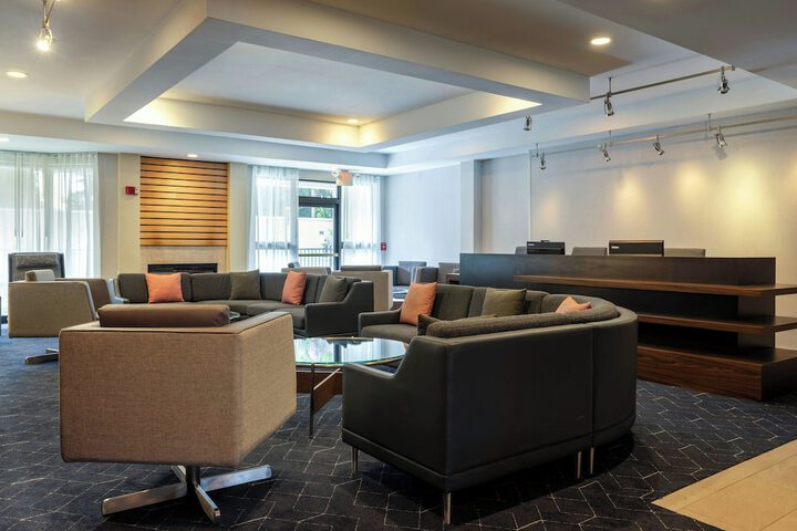 Courtyard by Marriott North Charleston Airport / Coliseum