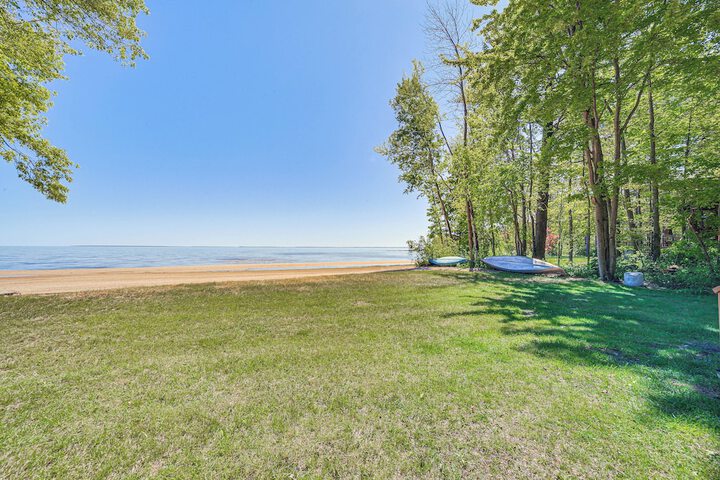 Private Beach & Deck: Spacious Lake Michigan Home
