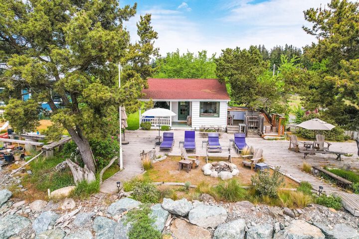 Sunlight Beach Getaway by Avantstay Views