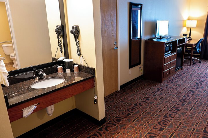 Savanna Inn & Suites