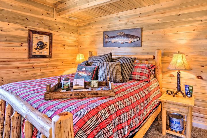 Jefferson Cabin w / Fire Pit: Near Hiking Trails!