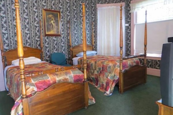 Room 12 of 27