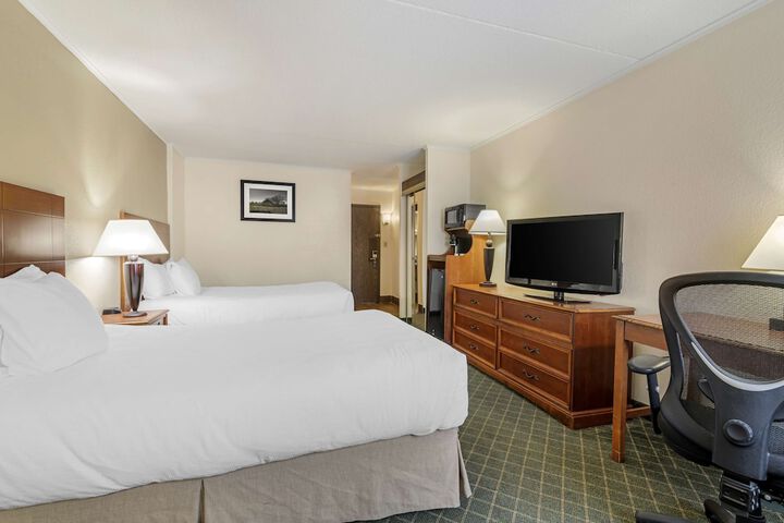 Room 10 of 33
