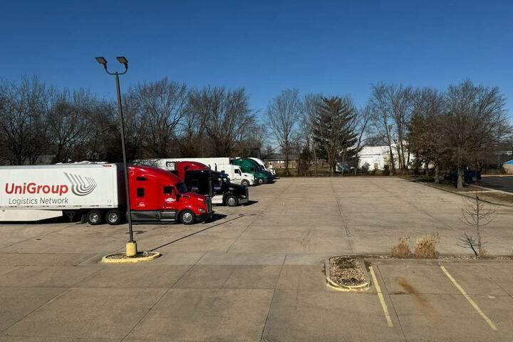 Greenlight Inn & Suites