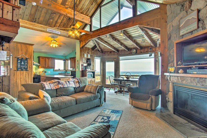 Lakefront Montague Cottage w / Deck & Beach!