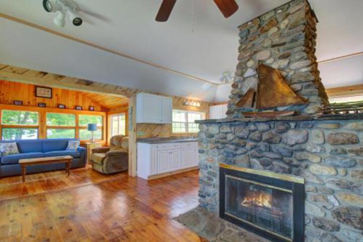 Damariscotta Lakefront Retreat