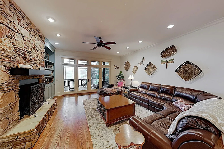 new Lakefront With Canoe Game Room & Boat House!! 5 Bedroom Home