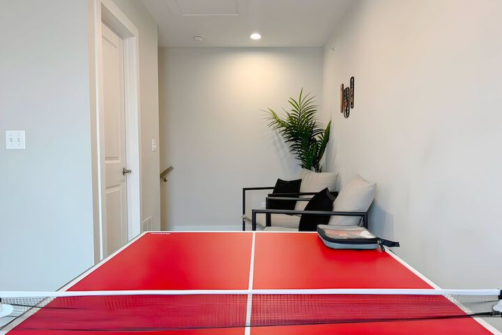 4BR Townhouse with Parking - WV rep 3