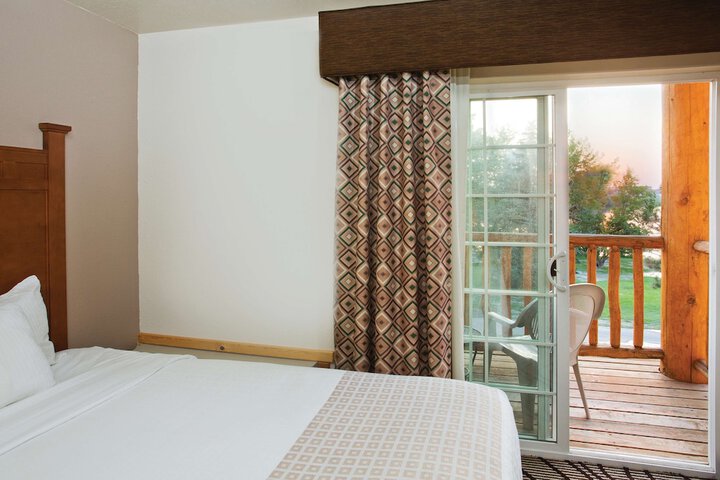 Best Western Plus Riverfront Hotel & Suites