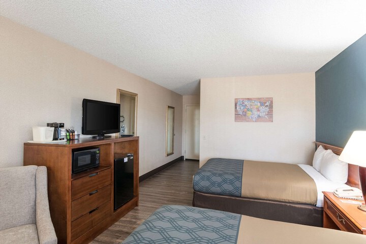 Room 11 of 33