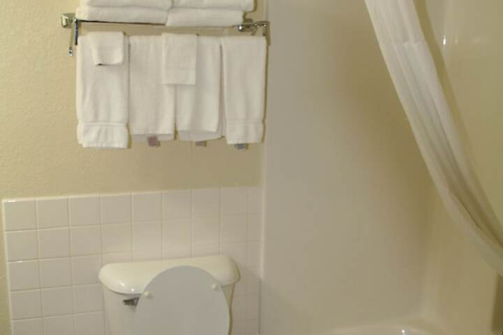 AmericInn by Wyndham Elkhorn Near Lake Geneva