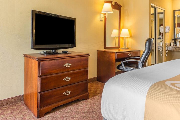 Quality Inn Calera I-65 exit 231