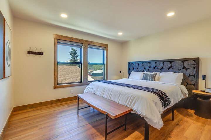 Updated Silverthorne Home w / Hot Tub & Mtn Views!