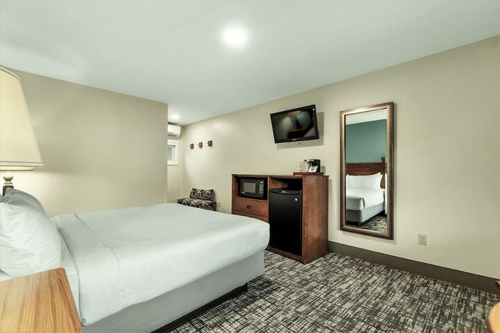 Room 44 of 68
