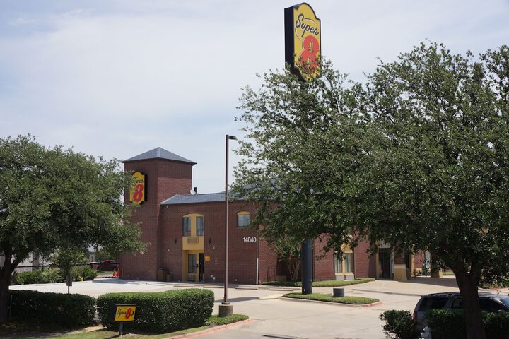 Super 8 by Wyndham Farmers Branch / North Dallas