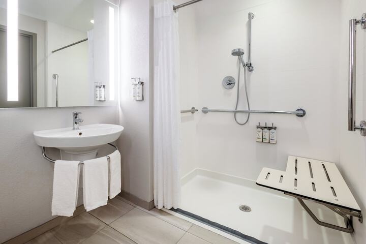Holiday Inn Express & Suites Flowood by IHG