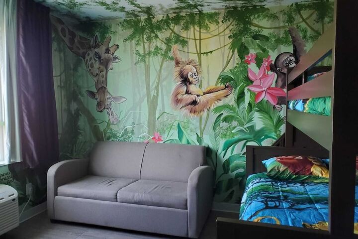 Room 35 of 77