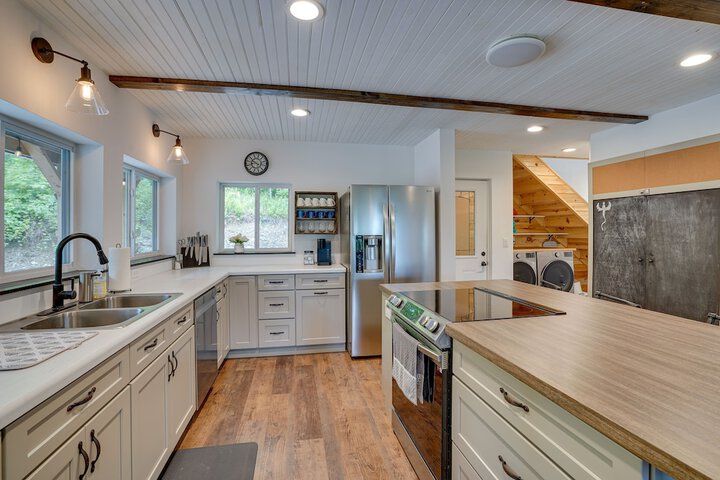 Secluded Marathon Hideaway w / Fire Pit + Views!