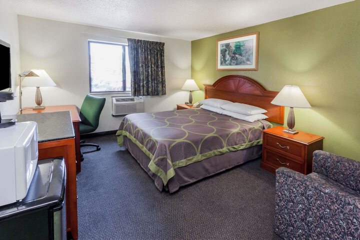 Room 12 of 36
