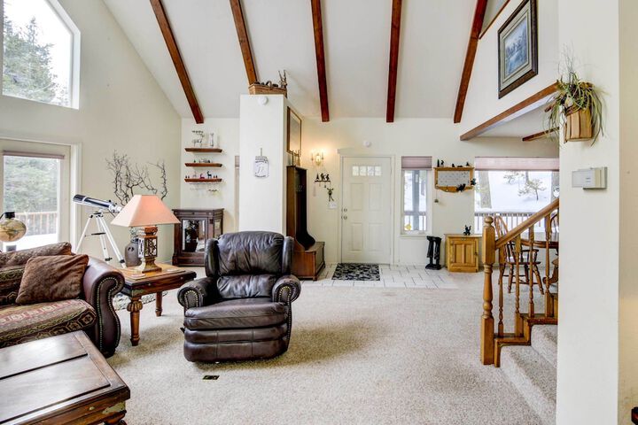 Pet-friendly California Cabin w / Beach Access