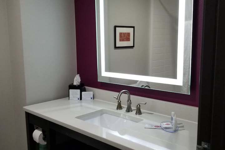 Room 17 of 28