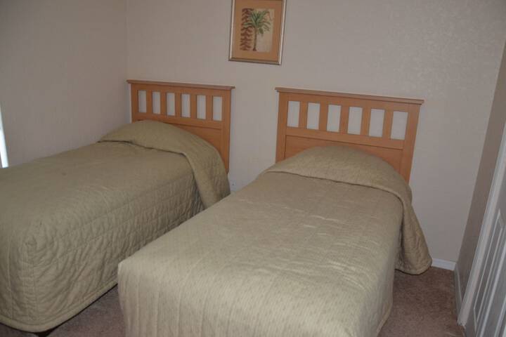 Room 8 of 9