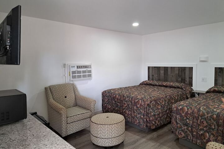 Room 10 of 18