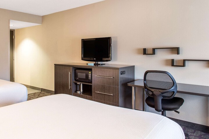 Room 37 of 102