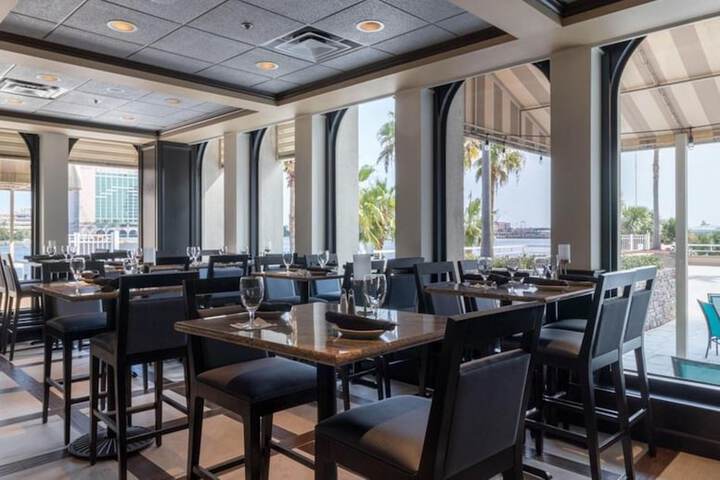 DoubleTree by Hilton Hotel Jacksonville Riverfront