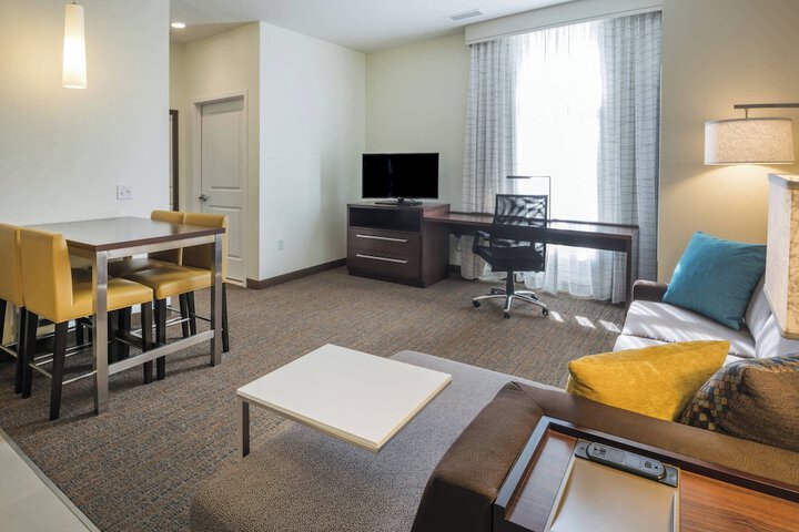 Room 27 of 38