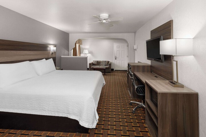 Room 14 of 40