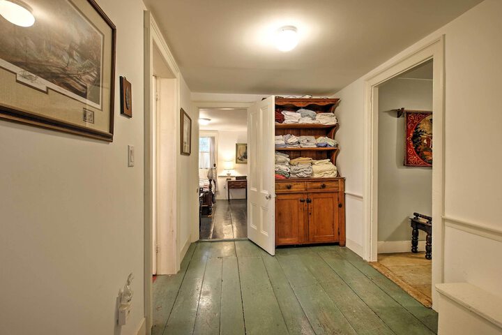 Historic Huntington Home - Walk to Westfield River