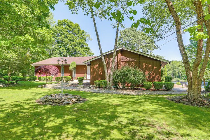 Pet-friendly Vacation Rental w / Lake Access