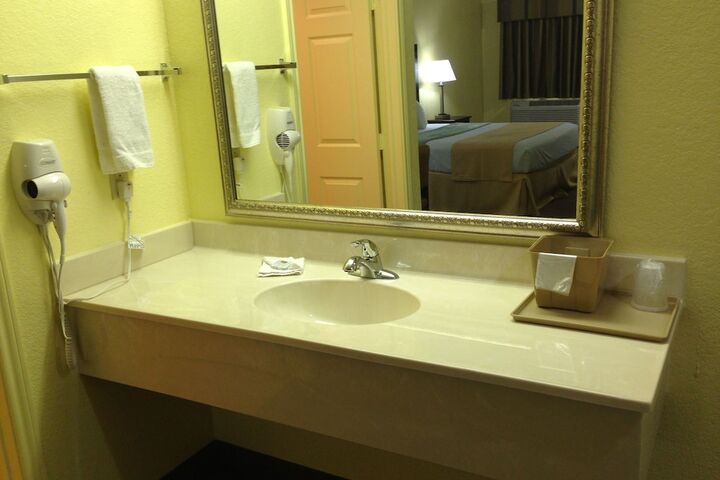 Room 9 of 39