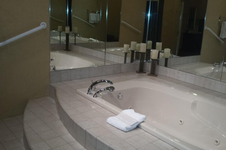 Town & Country Inn and Suites