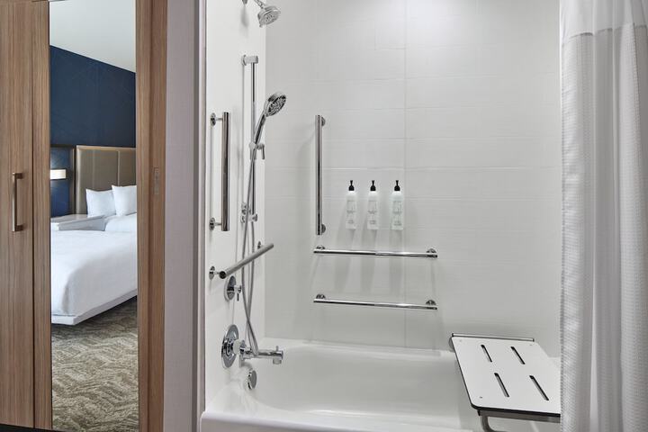 Room 12 of 27