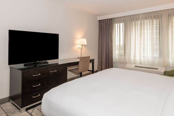 DoubleTree by Hilton Newark Penn Station