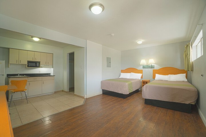 Room 34 of 40