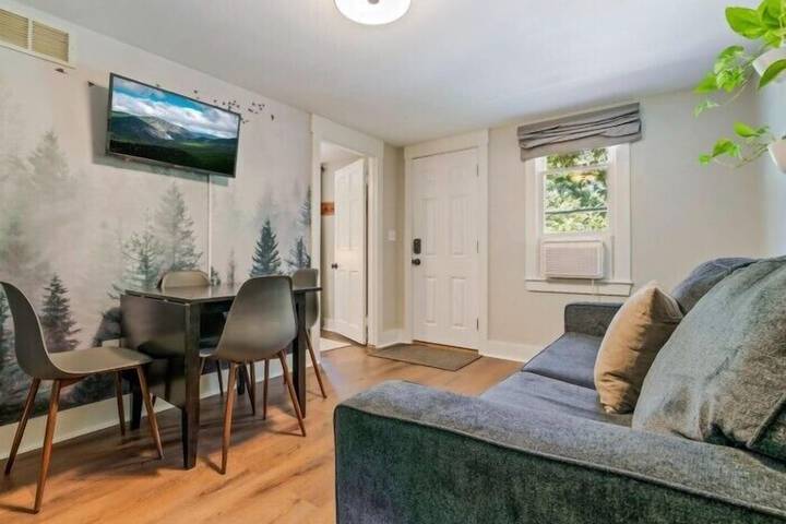 The Aurora Inn & Cottages