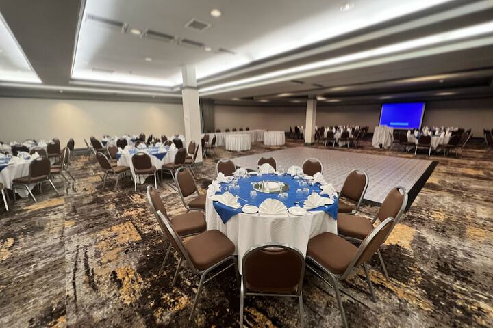 Holiday Inn Toronto Airport East by IHG