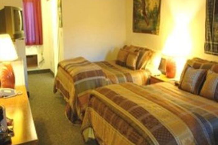 Budget Host Hotel Virginia