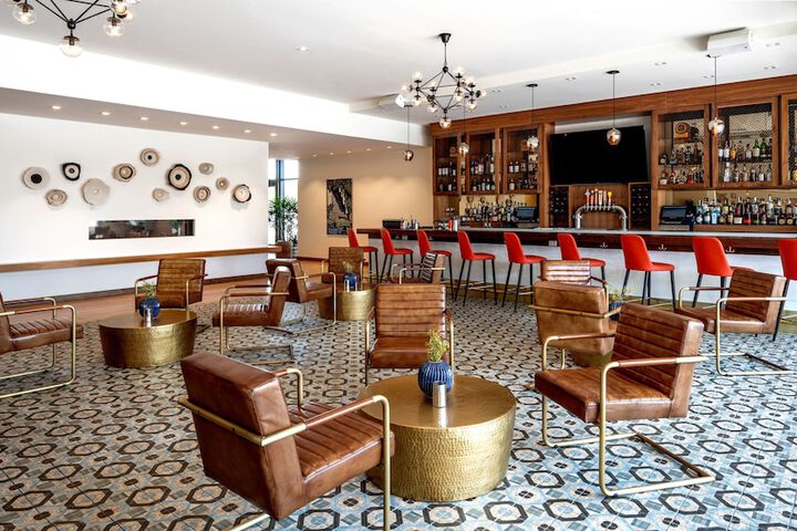 Lounge 85 of 117