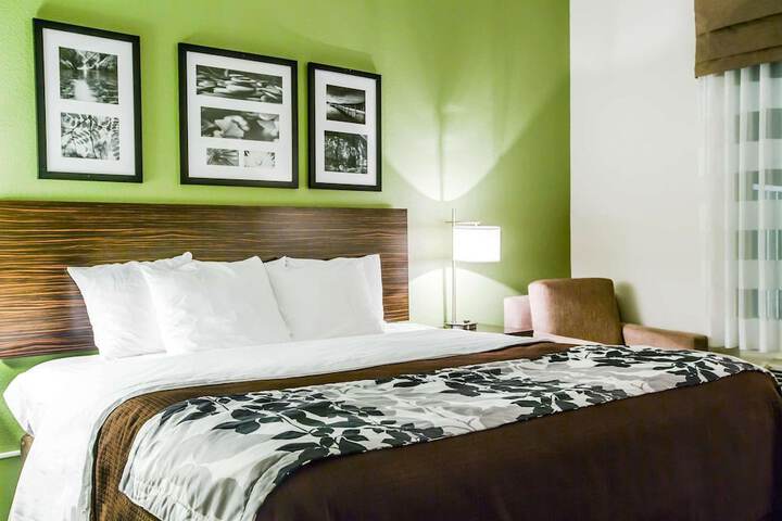 Room 9 of 35