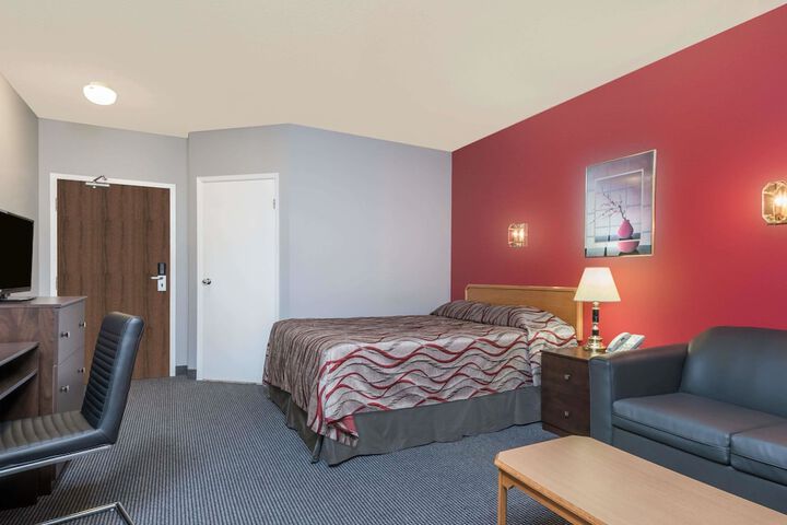 Room 12 of 25